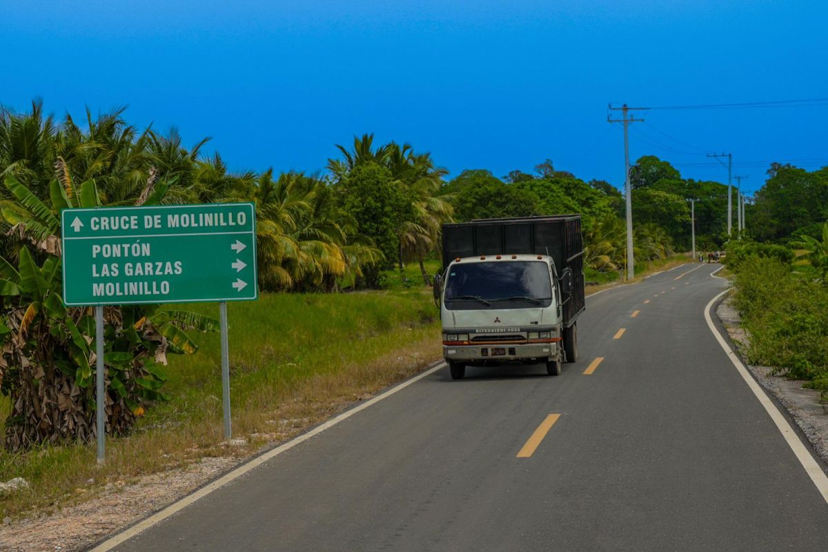 Abinader inaugura circuito vial Bajo Yuna en provincia Duarte