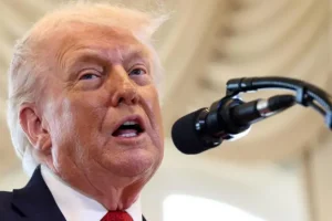 Trump pide anular condenas de líderes Proud Boys por asalto al Capitolio