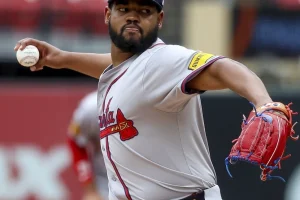 Bravos de Atlanta mueven a Reynaldo López al bullpen